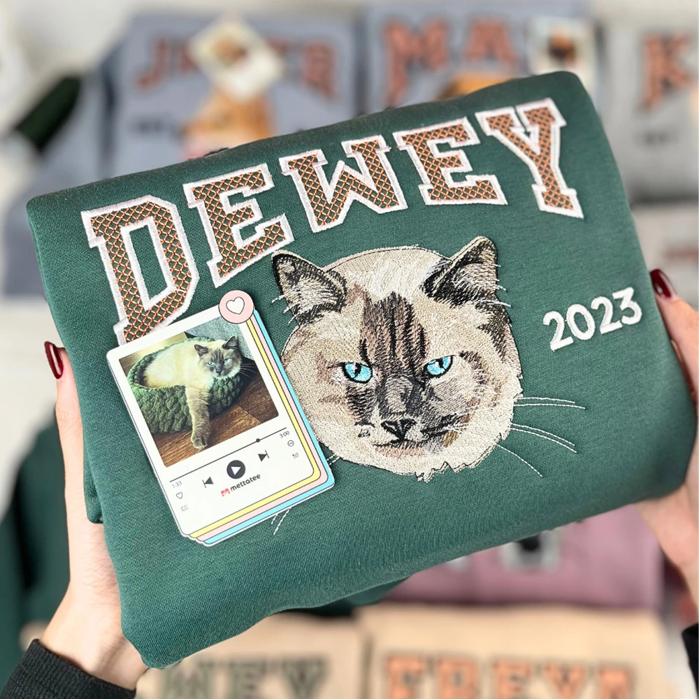 best gifts for mom custom embroidered cat face sweatshirt from photo cat portrai 4 Best Gifts for Mom – Custom Embroidered Cat Face Sweatshirt from Photo, Cat Portrait Mother’s Day Gift - Image 4