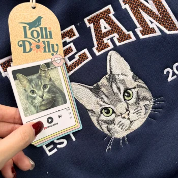 Adorable Cat Mama Sweatshirt – Personalized Cat Name & Portrait from Photo, Perfect Mother’s Day Gift