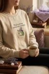 embroidered-sweatshirt
